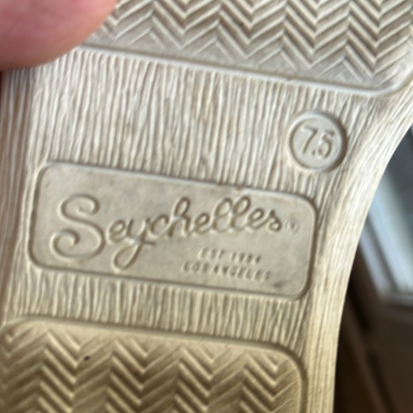 Seychelles Quake Gold Ruffle Platform Sneakers Slip-On Size 7.5 Metallic - Picture 9 of 10